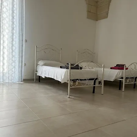 Ampia Dimora Con Volte E Cortile *