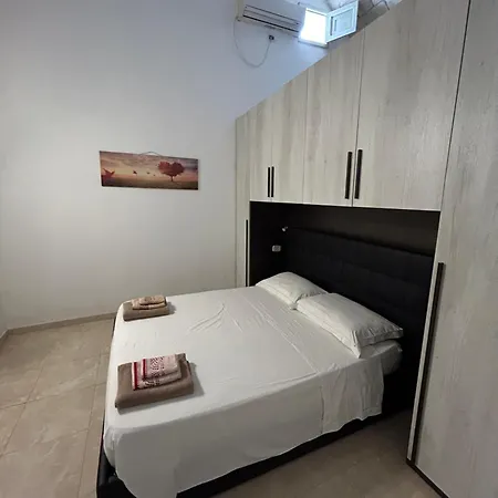 Ampia Dimora Con Volte E Cortile *