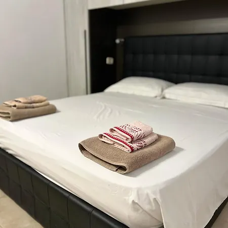 Ampia Dimora Con Volte E Cortile *