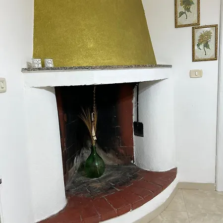 Ampia Dimora Con Volte E Cortile Giurdignano