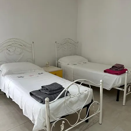 Ampia Dimora Con Volte E Cortile Apartment